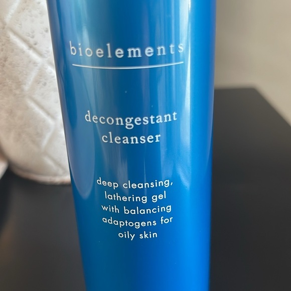 Bioelements Decongestant Cleanser - Picture 5 of 8